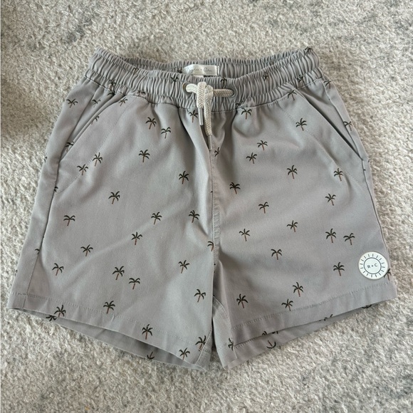 Rylee & Cru rashguard + boardshorts, size 2-3y - Picture 5 of 5